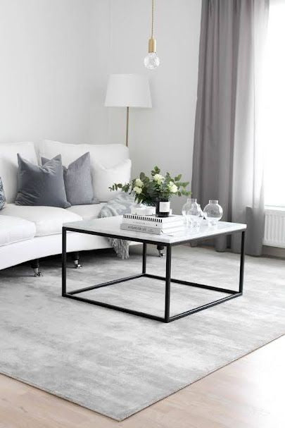 Middle table