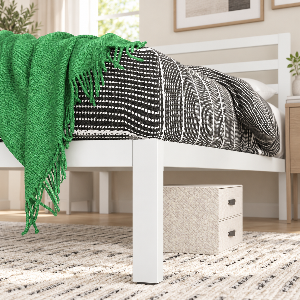 سرير معدن أبيض مودرن مقاس 120×195 سم من LION HOME – تفاصيل جانبية للهيكل المعدني